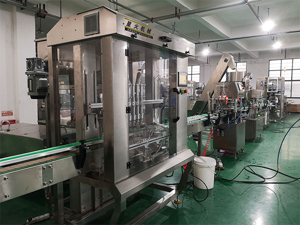 >牛肉辣椒醬灌裝機設(shè)備