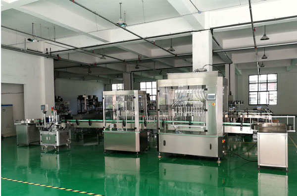 >瓶裝西瓜醬灌裝機-自動化西瓜醬灌裝機生產(chǎn)設(shè)備實拍圖